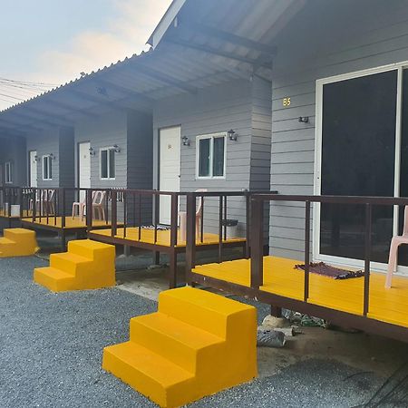 Crazy Monkey Hotel Trat Exterior photo