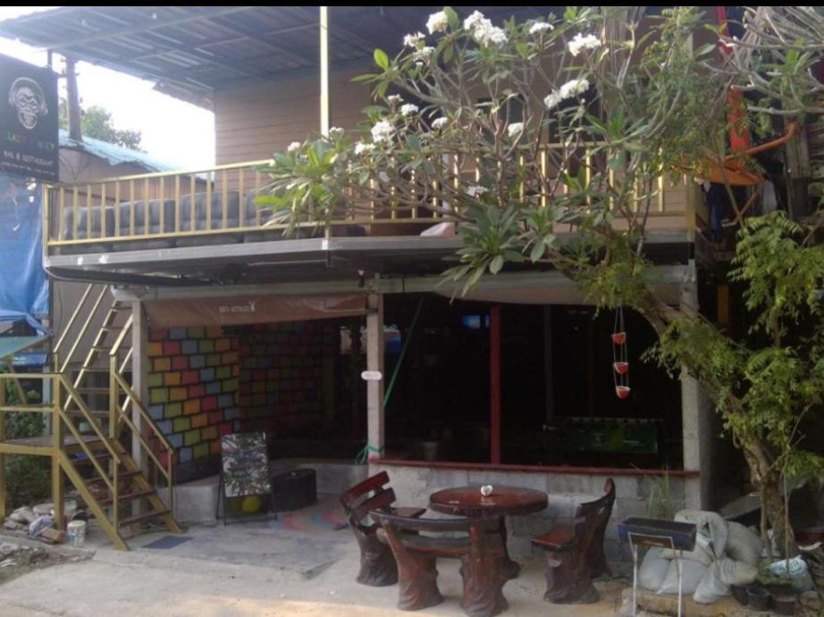 Crazy Monkey Hotel Trat Exterior photo