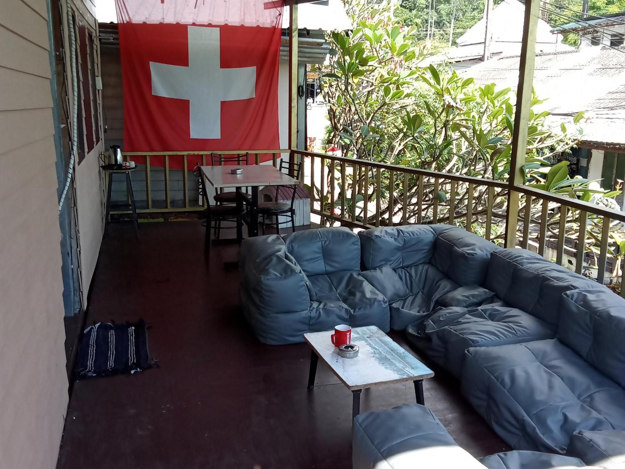 Crazy Monkey Hotel Trat Exterior photo